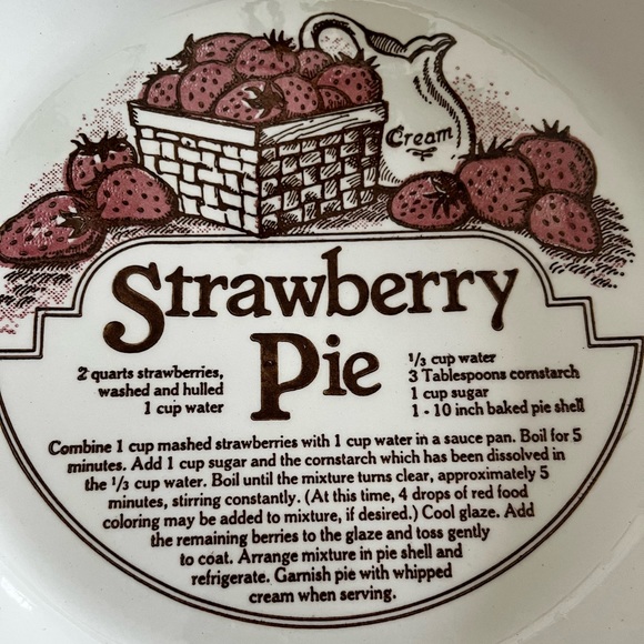 Vintage Strawberry pie dish - Picture 3 of 10